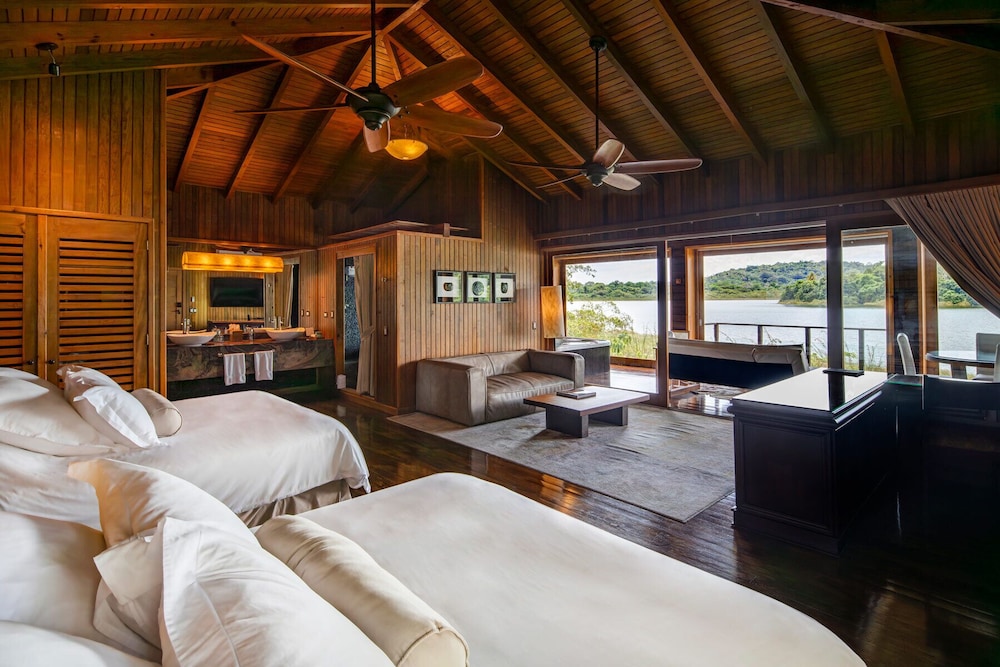 Master, Suite, 2 Queen Beds, Water Front