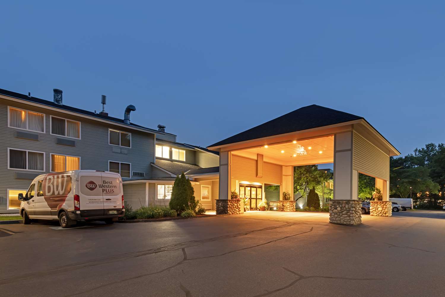Best Western Plus Windjammer Inn & Conference Center 44/46