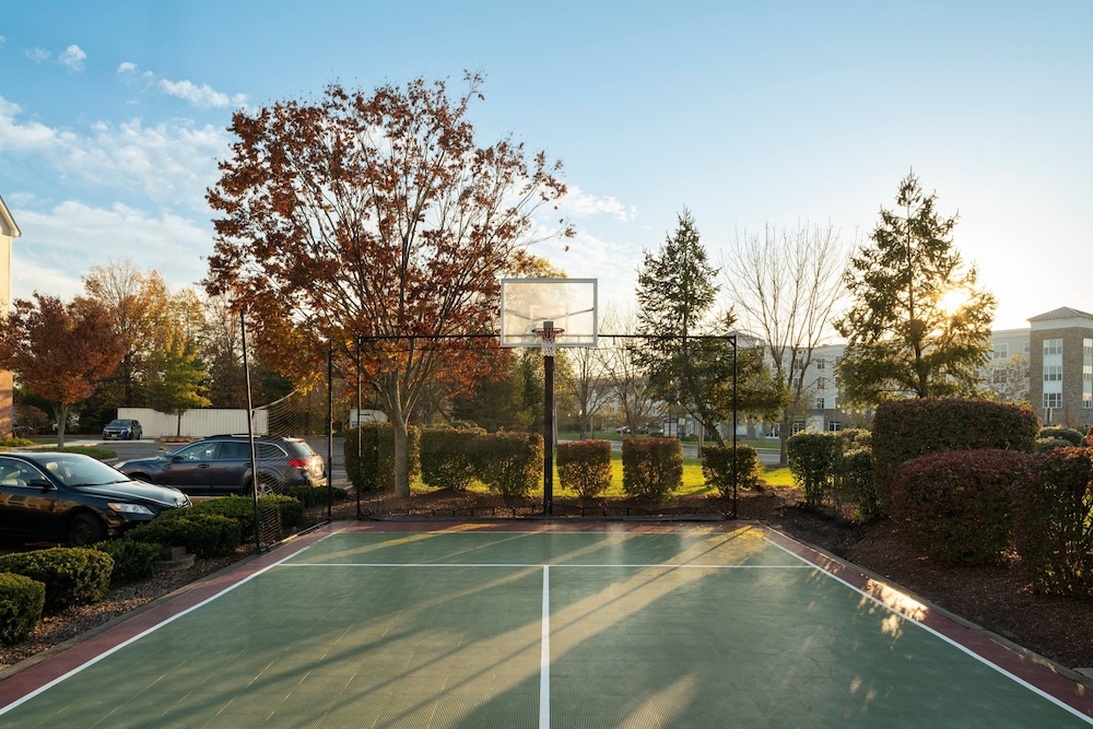 Residence Inn Mt Laurel At Bishop S Gate 15/40