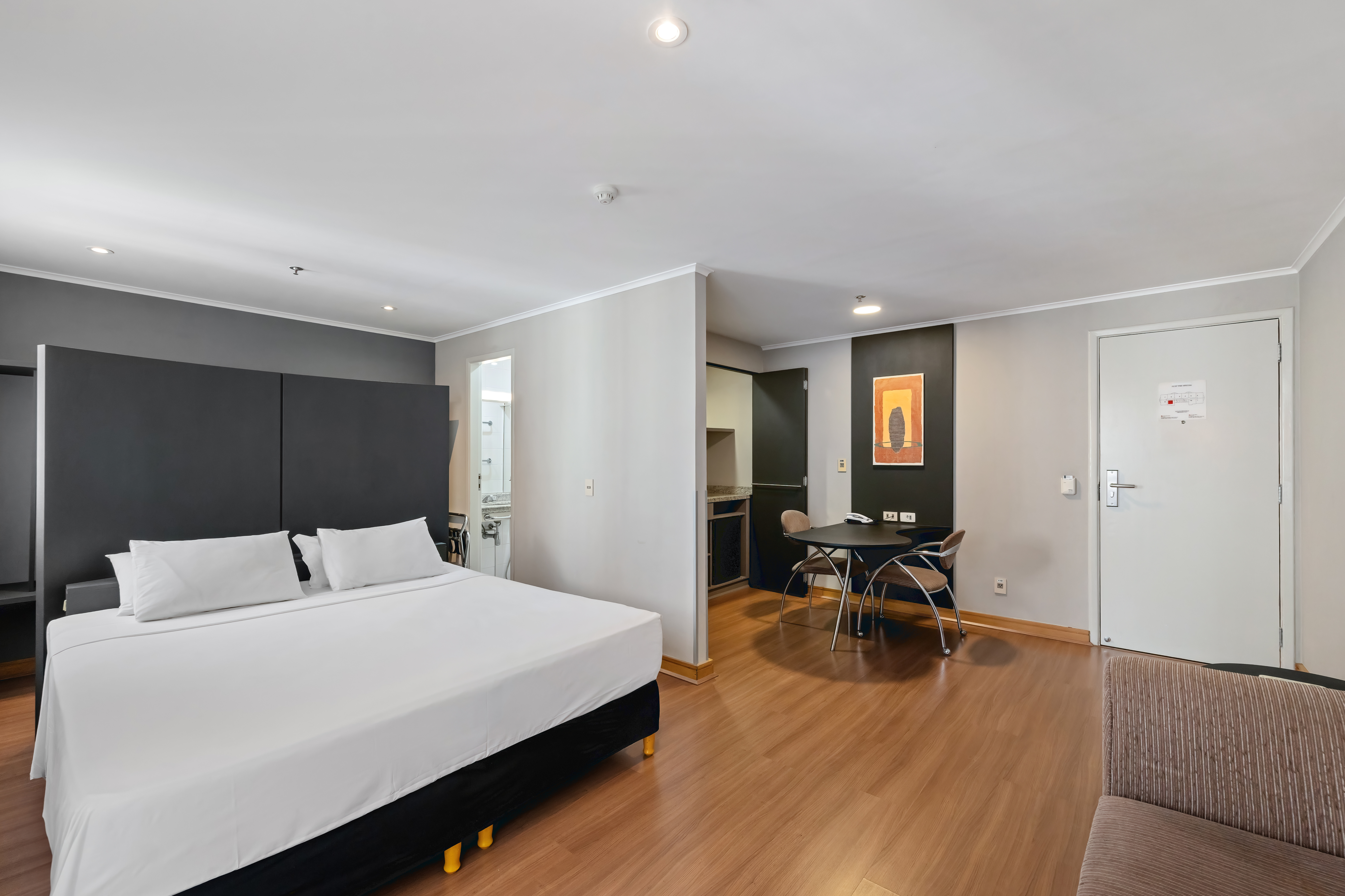 Deluxe Dbl Bed