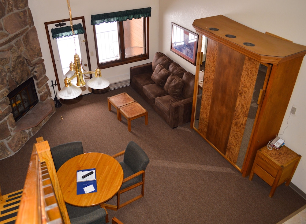 Inn at SilverCreek 41/75