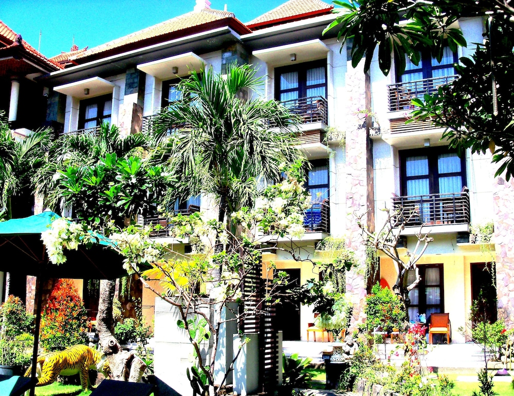 La Walon Hotel 8/48