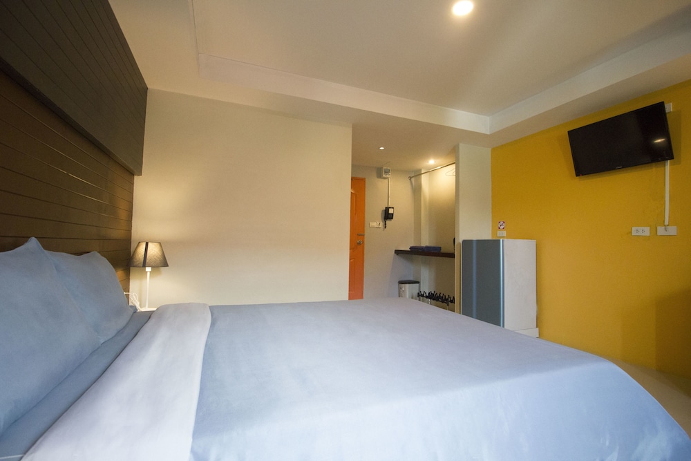 City, Queen Bed