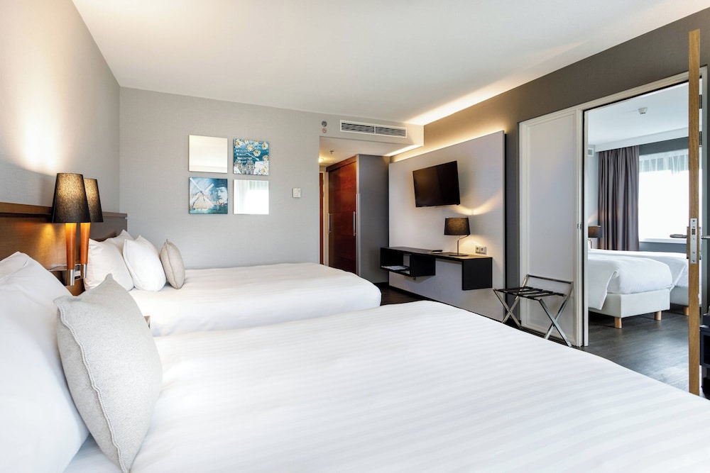 Deluxe, 2 Queen Beds