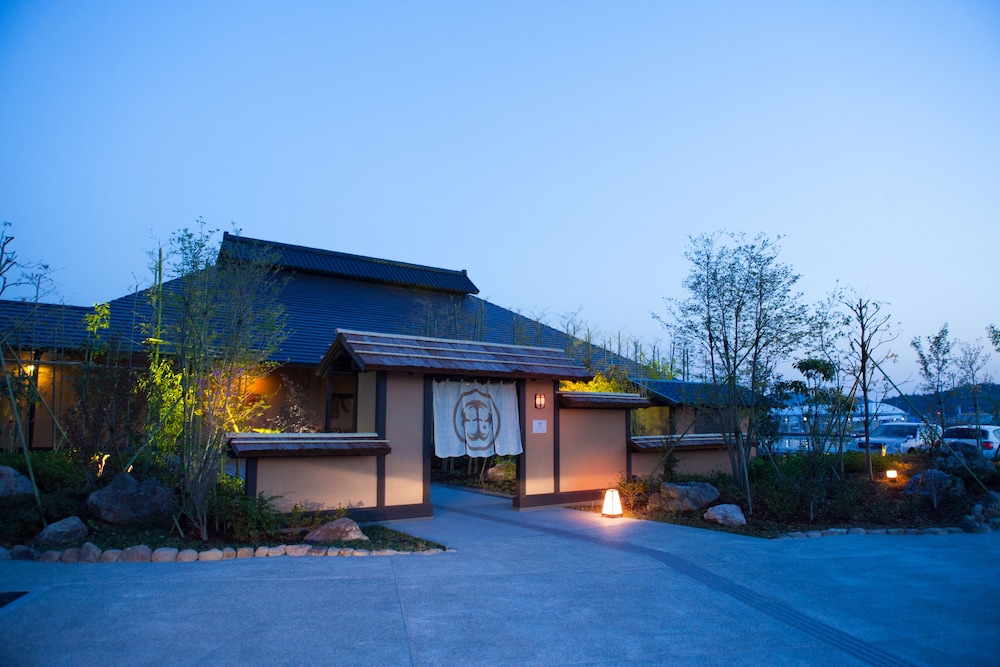 UNO HOTEL 5/58