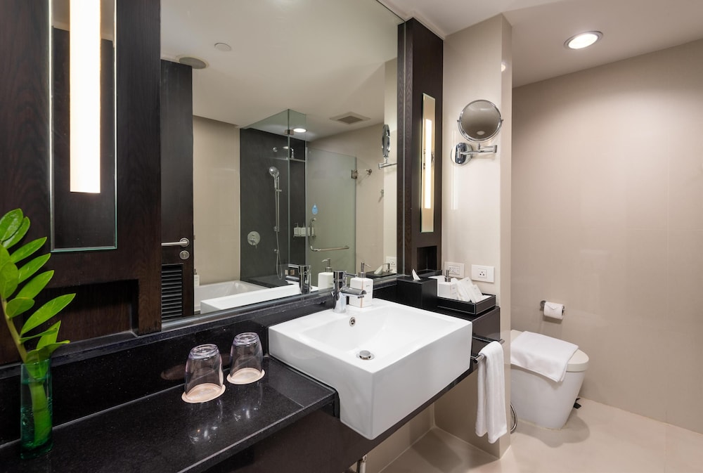 RADISSON SUITES BANGKOK SUKHUMVIT 73/73