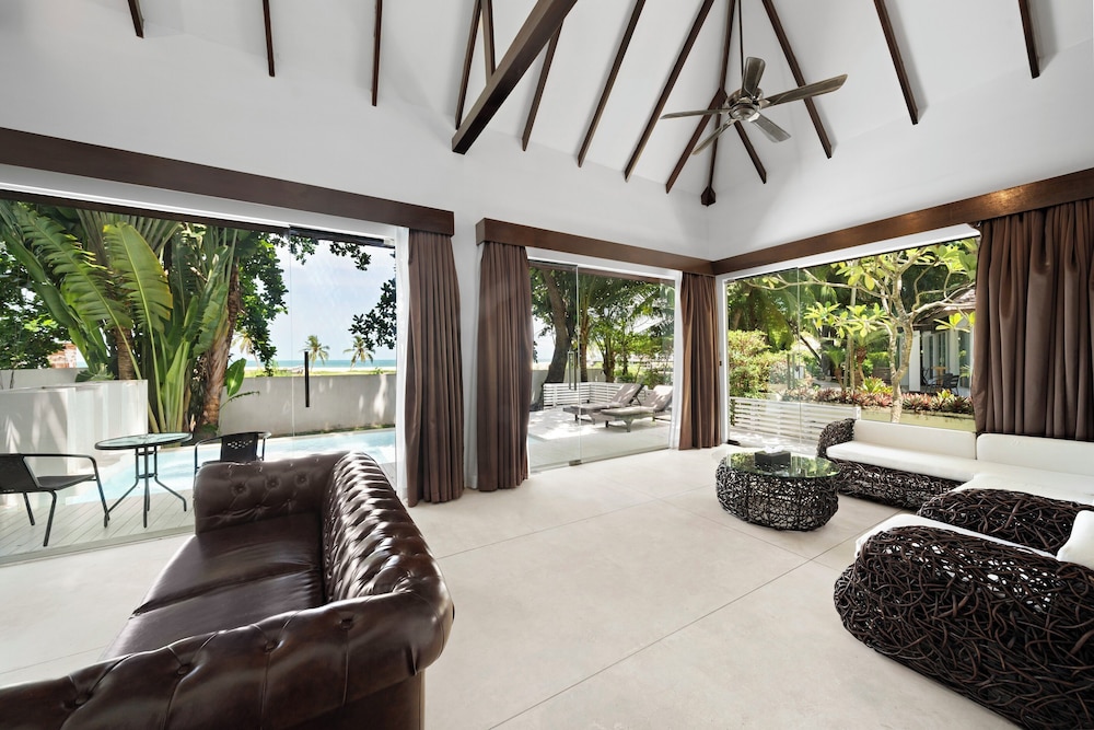Zara Resort (ex The Privilege Hotel Ezra Royal Beach) 10/80