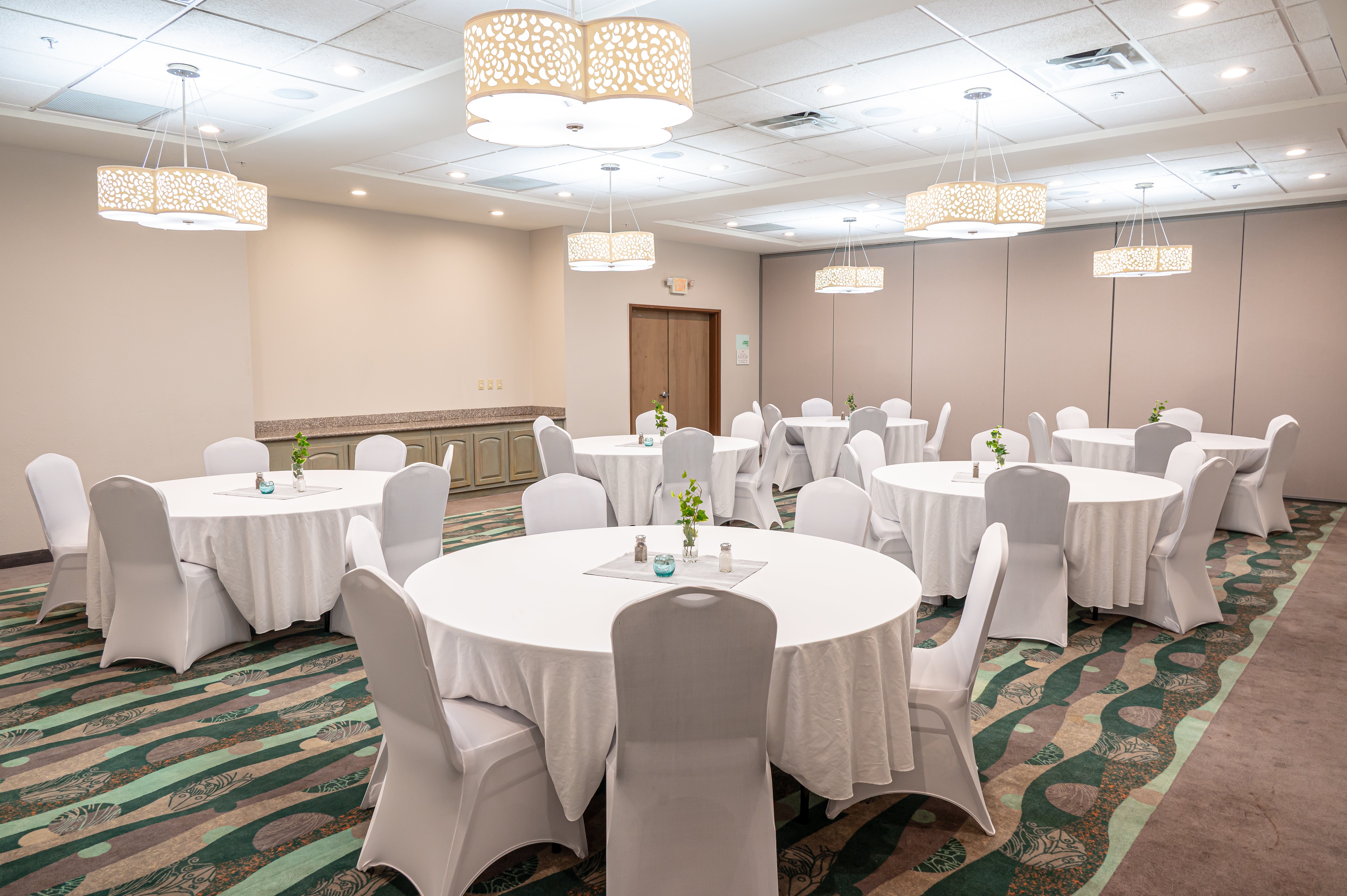 HOLIDAY INN GUIN 58/65