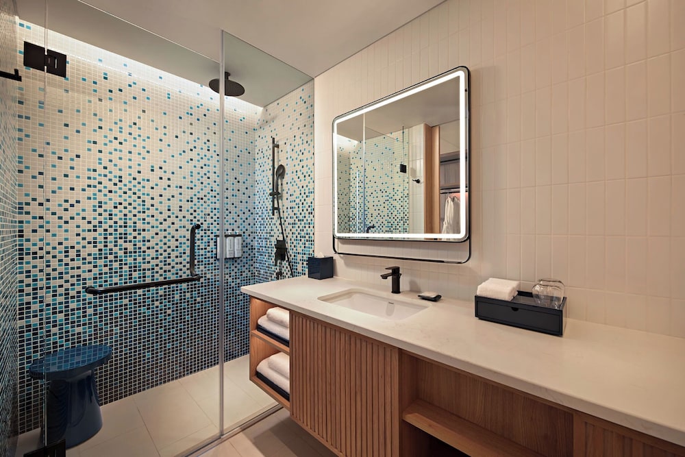Hyatt Place Ha Long Bay, Bai Chay 50/50