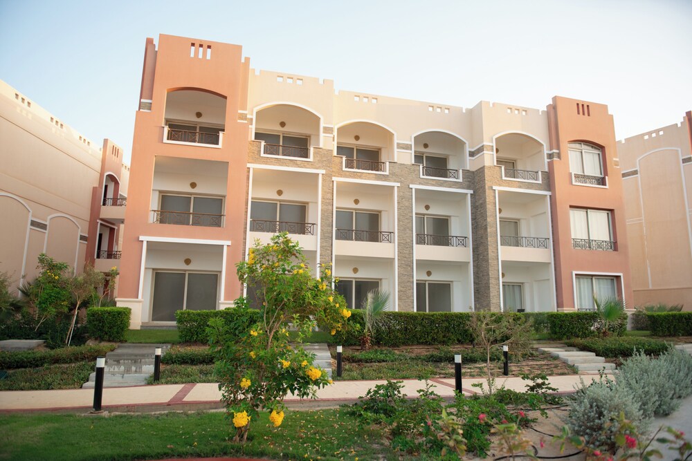 Oyster Bay Beach Suites 2/60