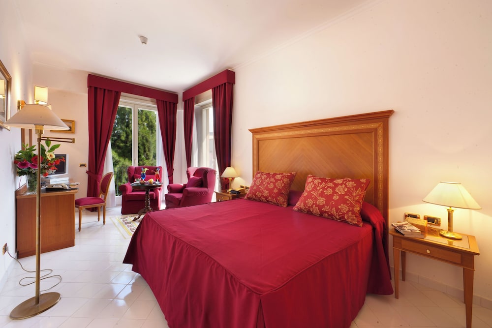 جناح جونيور بسرير مزدوج بشرفة بإطلالة جزئية على البحر