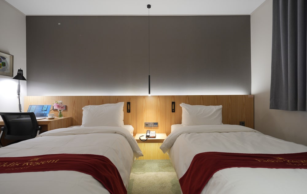 ROOM, TWIN BEDS, MAIN WING, MAIN BUILDING