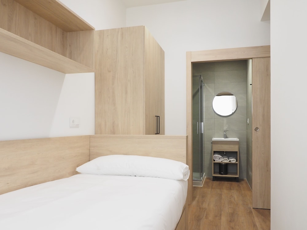 3 BEDROOMS, APARTMENT