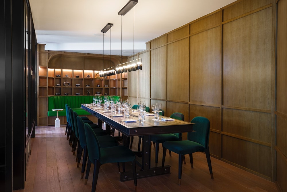 Renaissance New York Flushing Hotel at Tangram 24/44