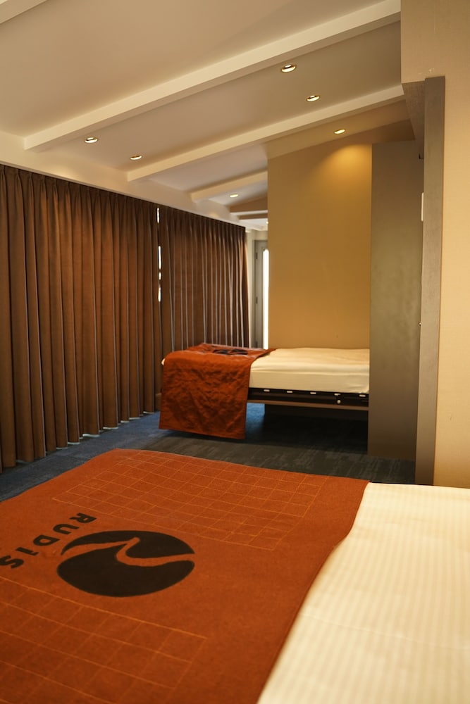 Rudis Otel 28/50