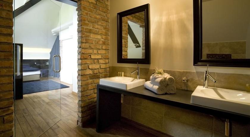 HOTEL REMES SPORT AND SPA 31/32