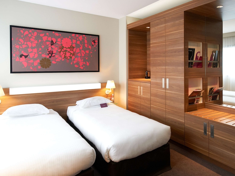 MERCURE CHOLET CENTRE 12/48