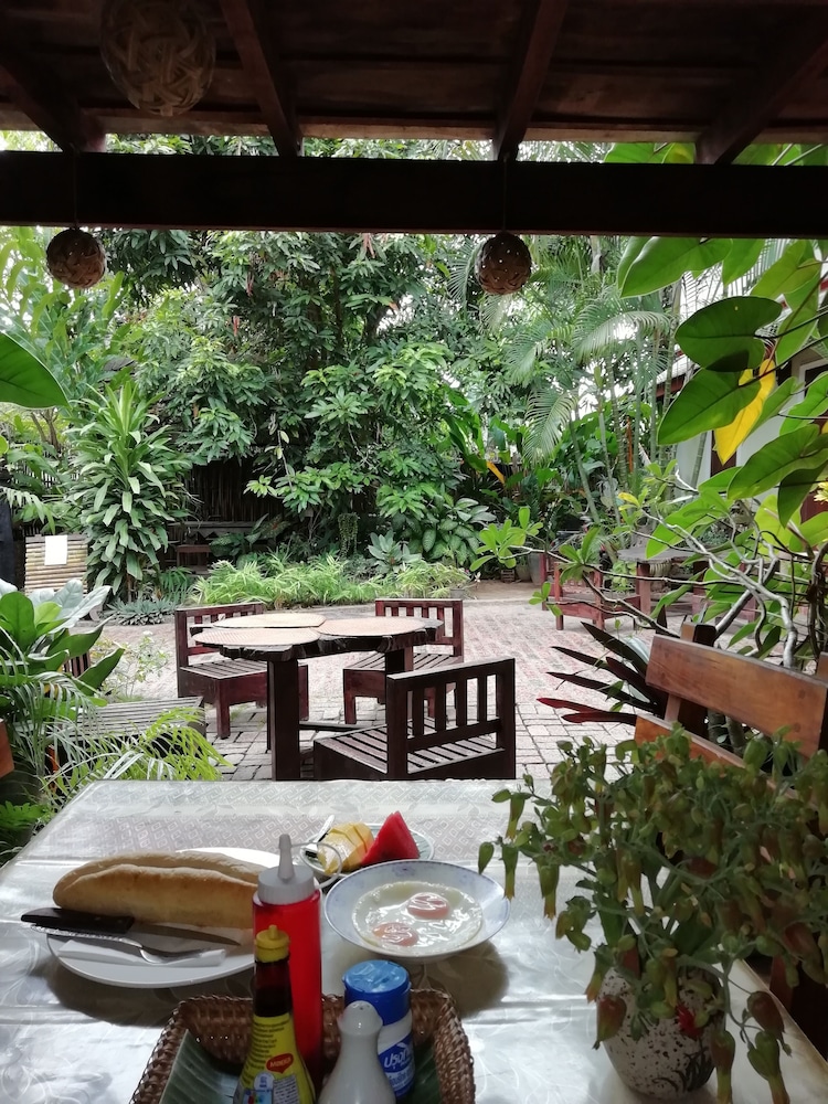 Lao Lu Lodge 81/91