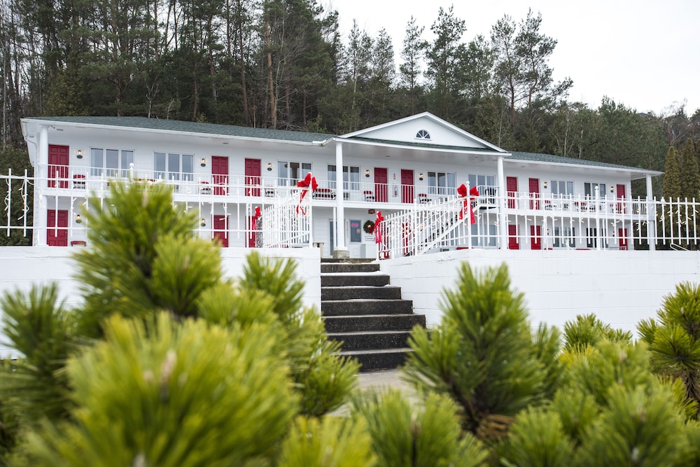 Bay Inn of Petoskey 6/68