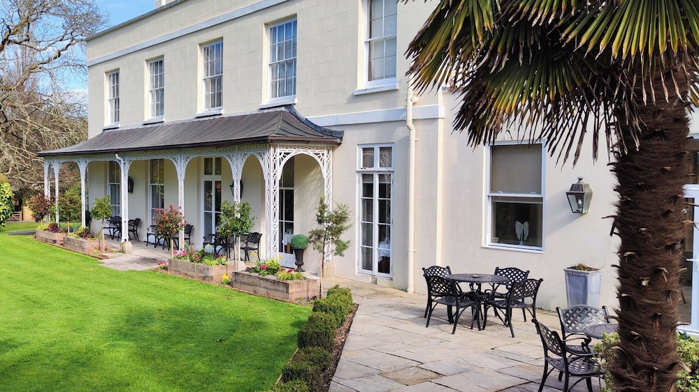 St. Elizabeth's House Hotel 25/32