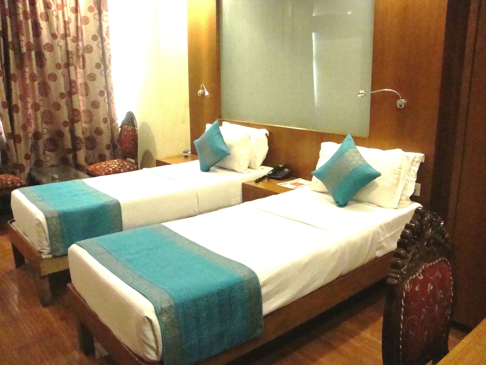HOTEL EMARALD 14/27