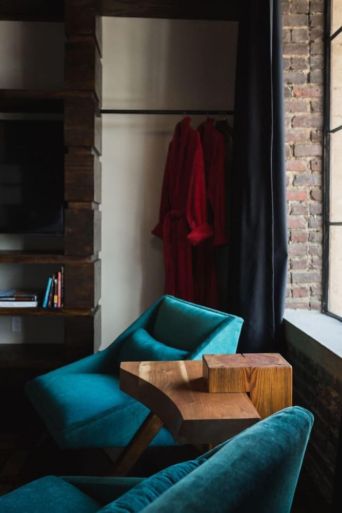 Gunrunner Boutique Hotel 48/63