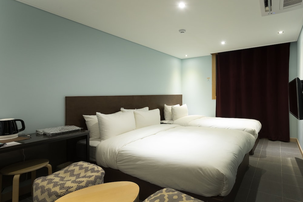 Shinchon Touch Hotel 12/24