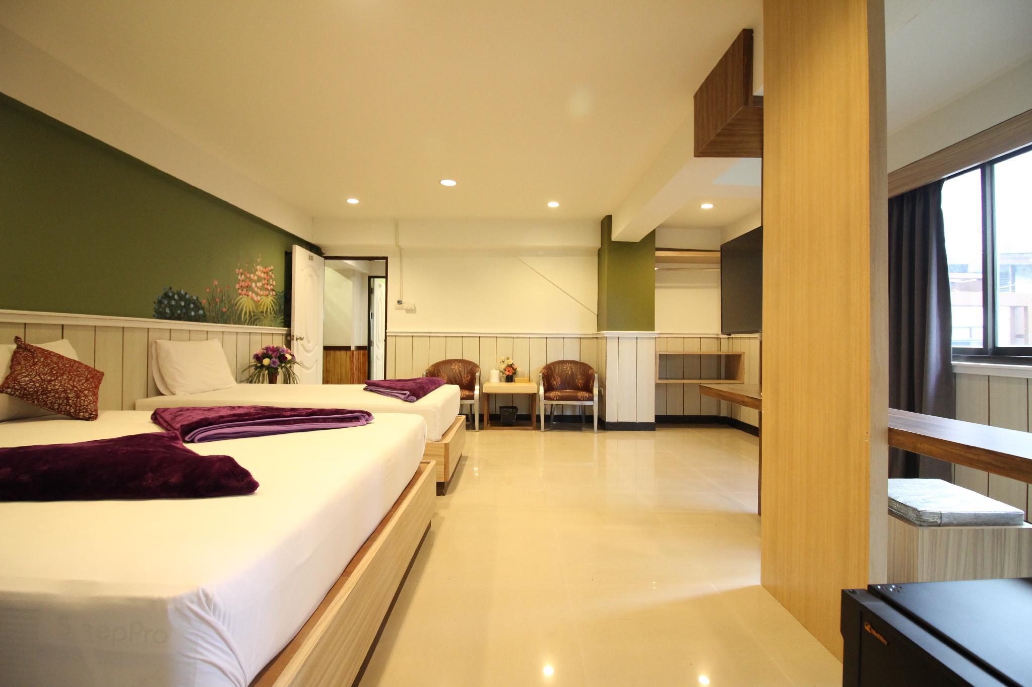 DELUXE, KING BED
