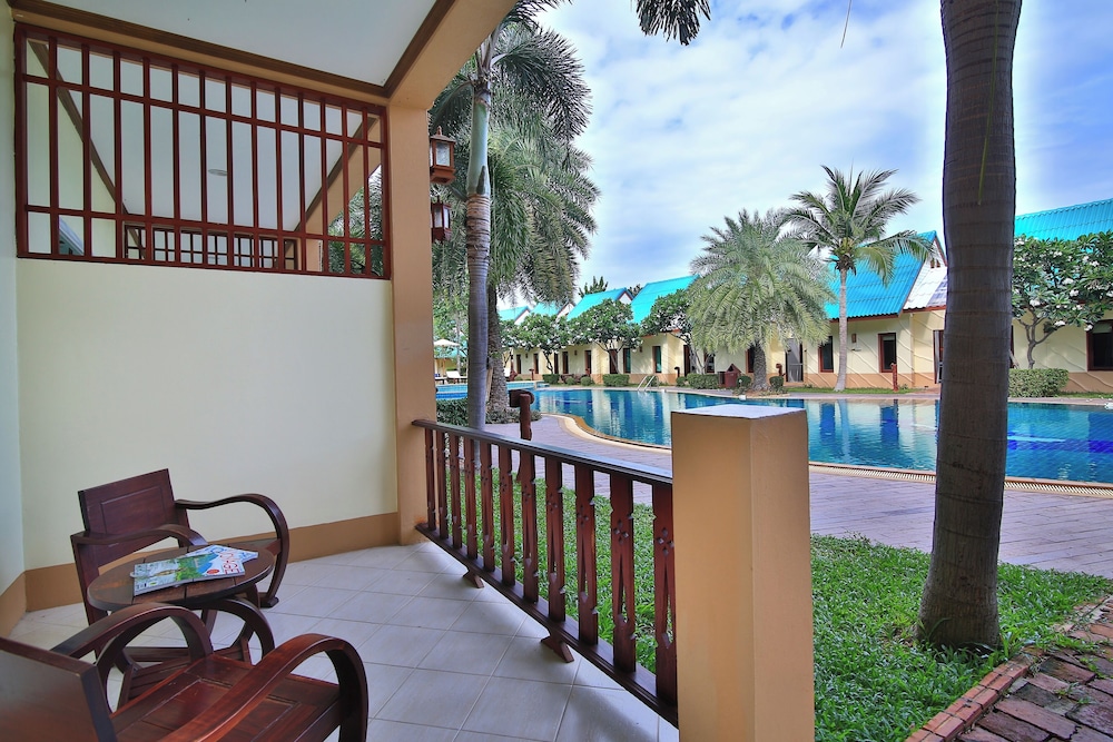 The Green Beach Resort 57/75