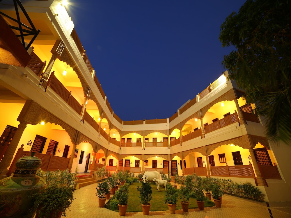 Chouki Dhani Resort 5/50