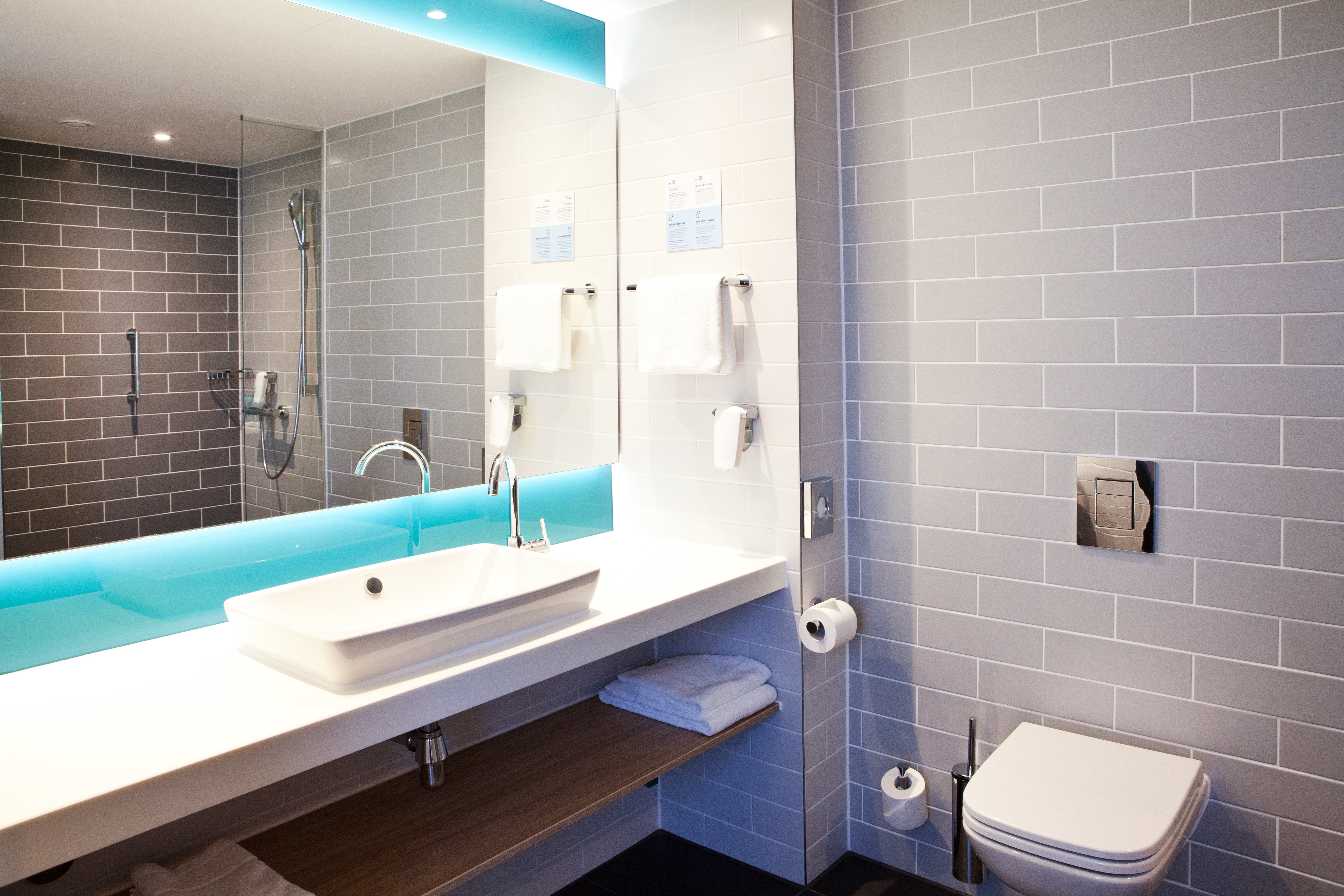 Holiday Inn Express & Suites Monheim am Rhein 26/28