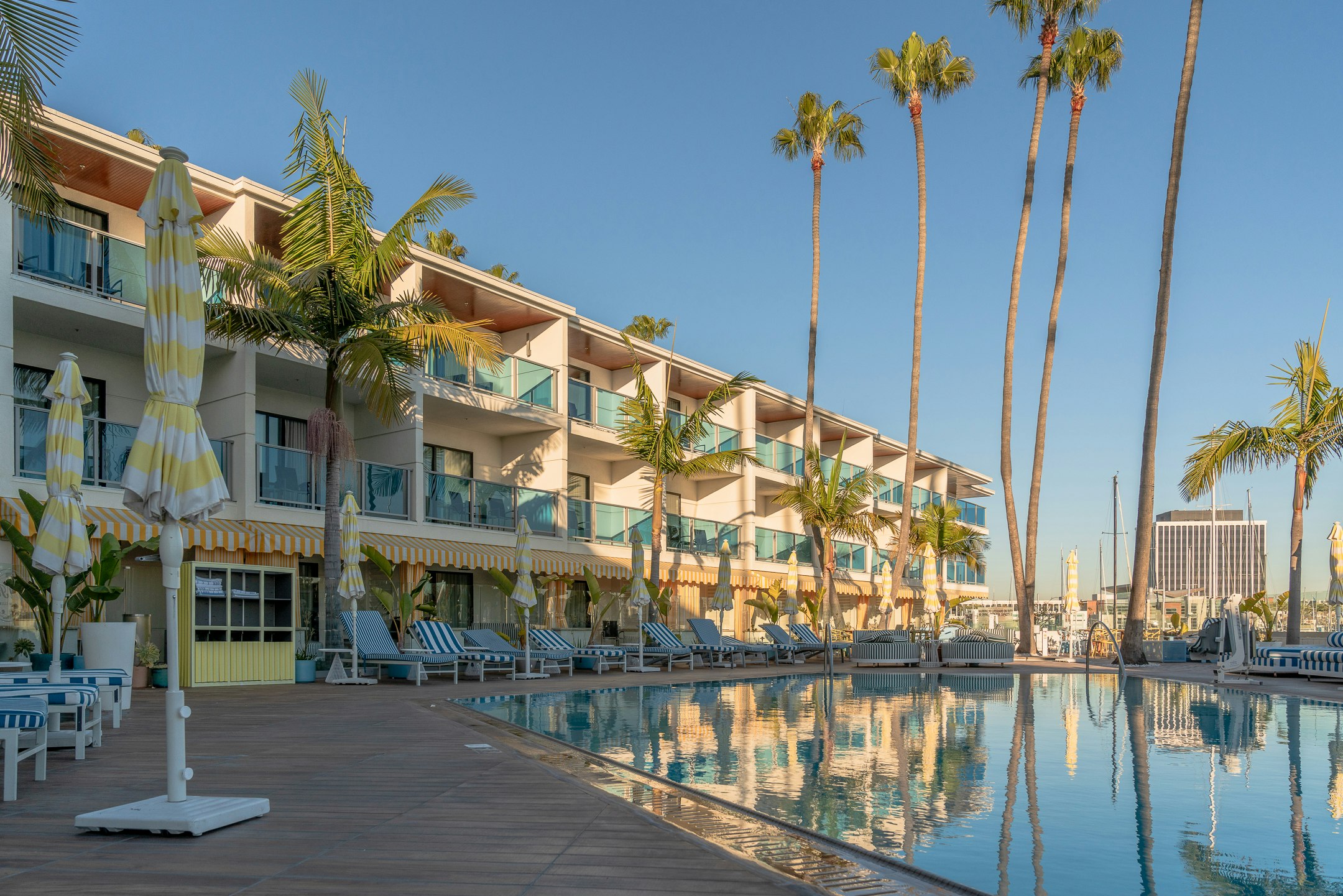 Marina Del Rey Hotel 35/36