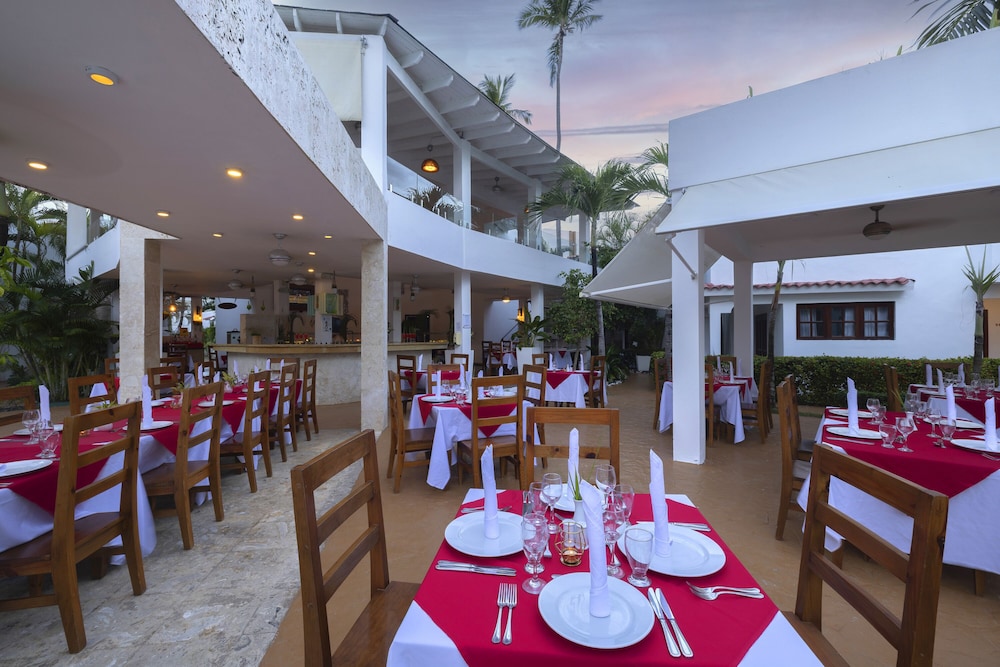 whala!bavaro 27/50