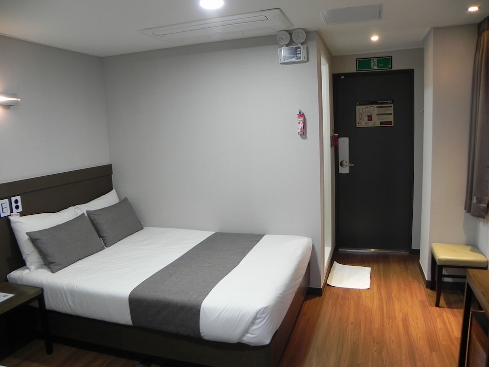 EHWA HOTEL MYEONGDONG 28/69
