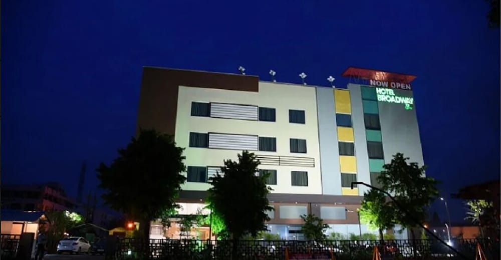 Oyo 7130 Hotel Broadway 1/50