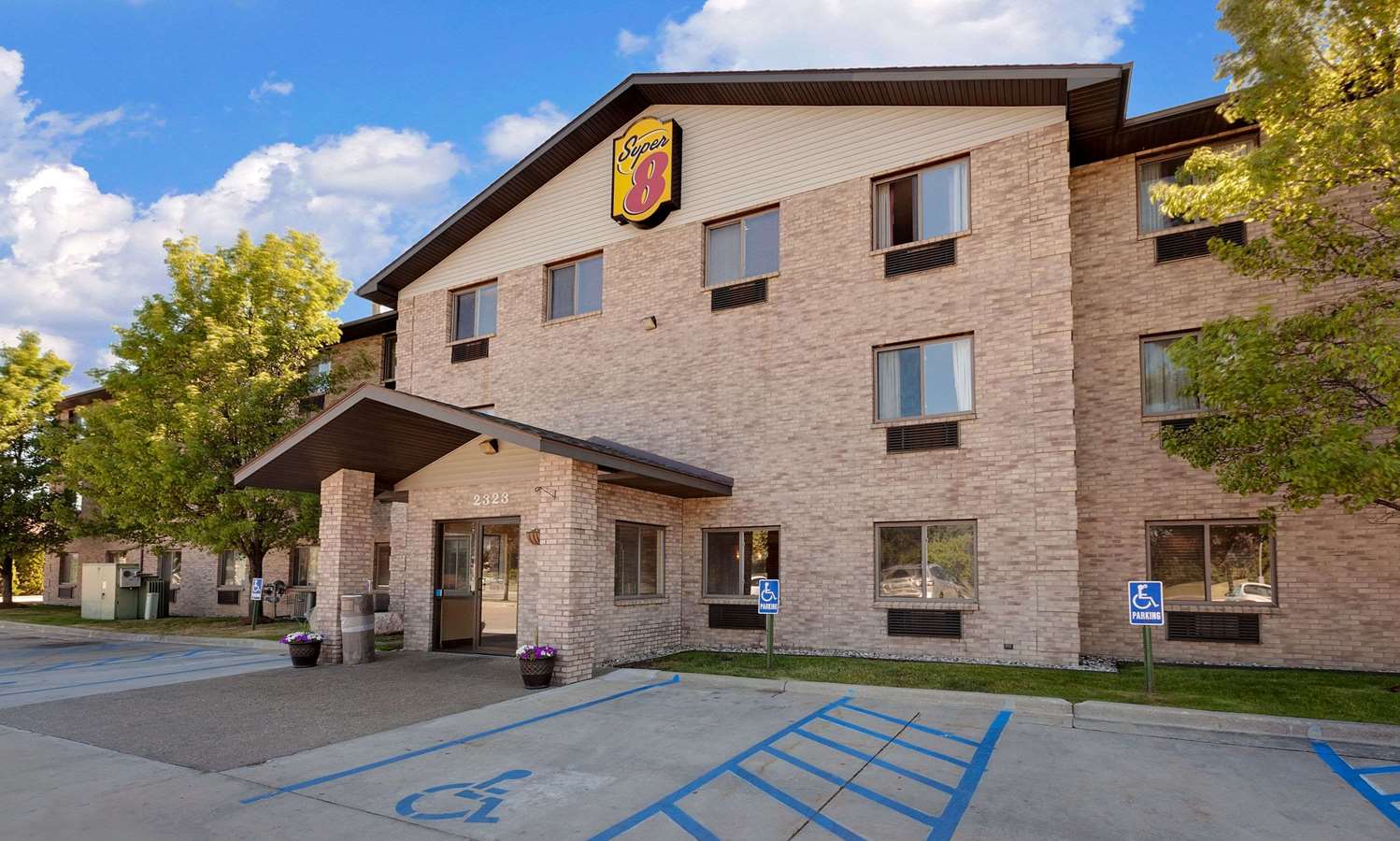 Super 8 by Wyndham Mt. Pleasant 21/23