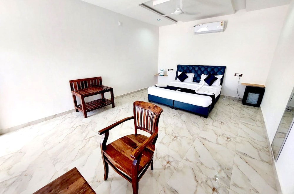 Sheesh Mahal Desert Camp 25/44