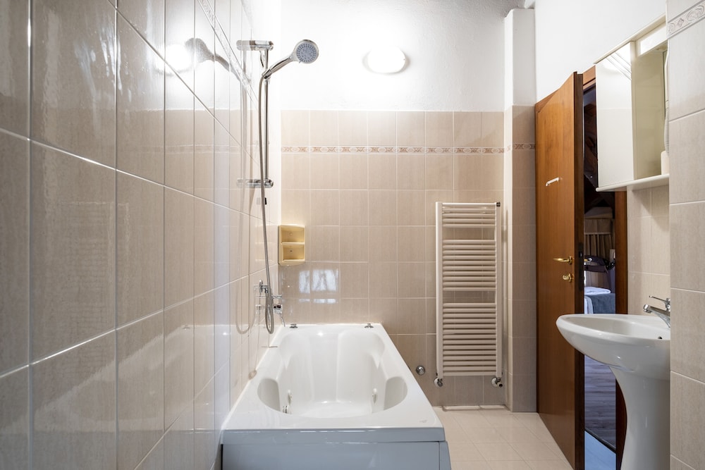 Hotel Villa Sara 57/60