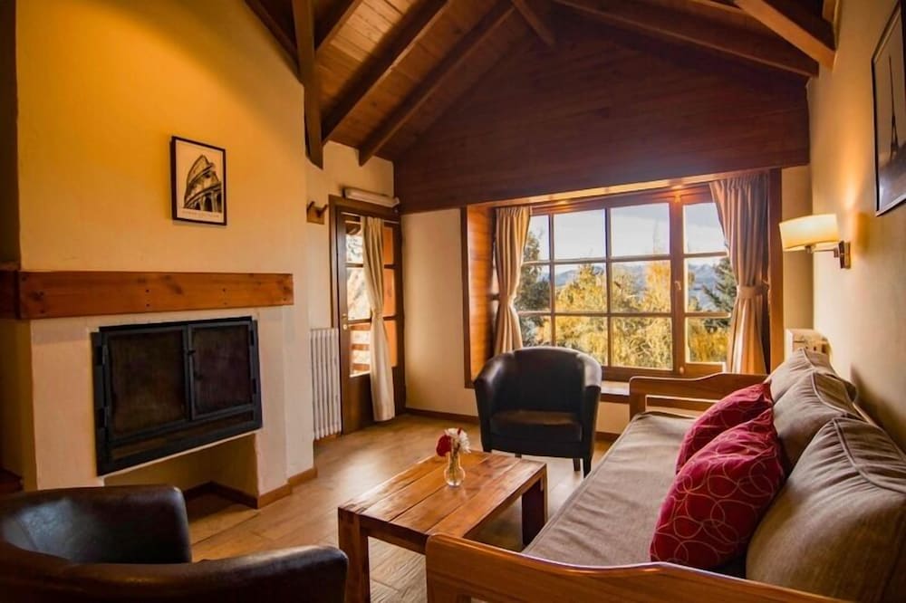 PAILAHUE LODGE & CABANAS 59/80