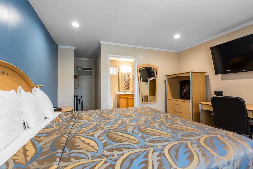 Rodeway Inn Escondido Downtown 13/34