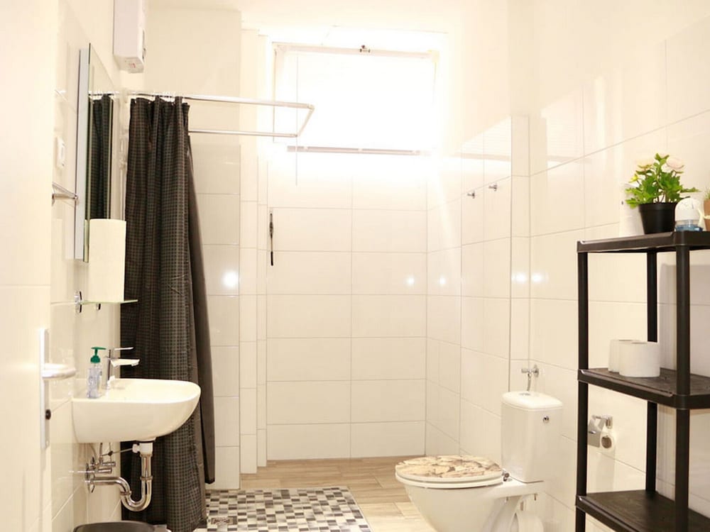 STANDARD, SINGLE, SINGLE BED, SHARED BATHROOM, ACCESSIBLE