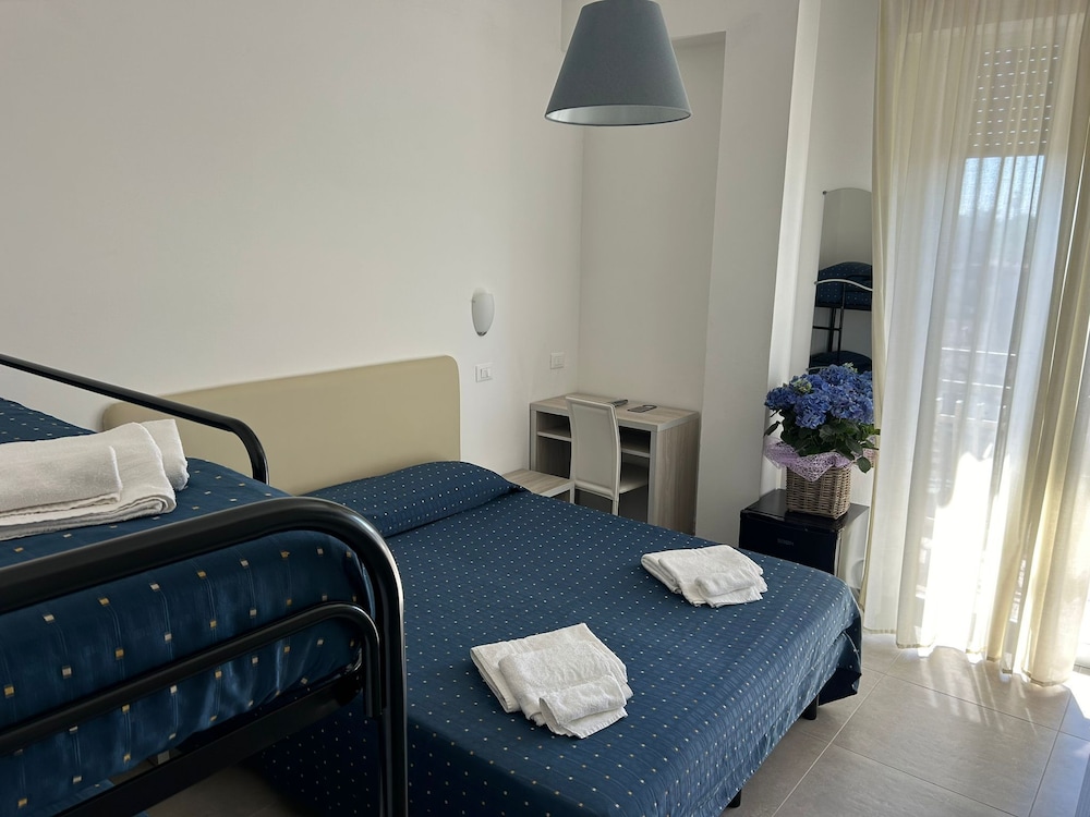 ROOM, QUADRUPLE, BALCONY