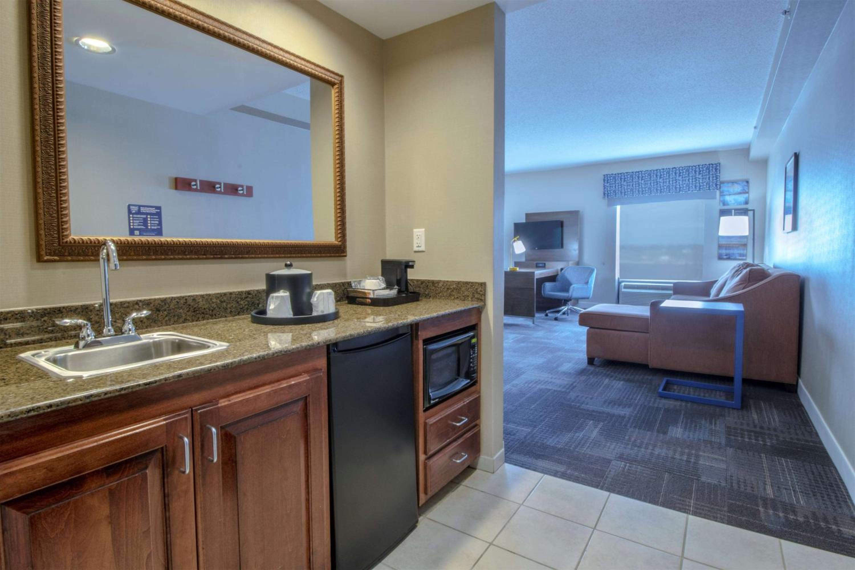 استوديو بسرير كينج مع أريكة لذوي الإعاقة، Hampton Inn Suites Chesapeake Battlefield Boulevard 4/4