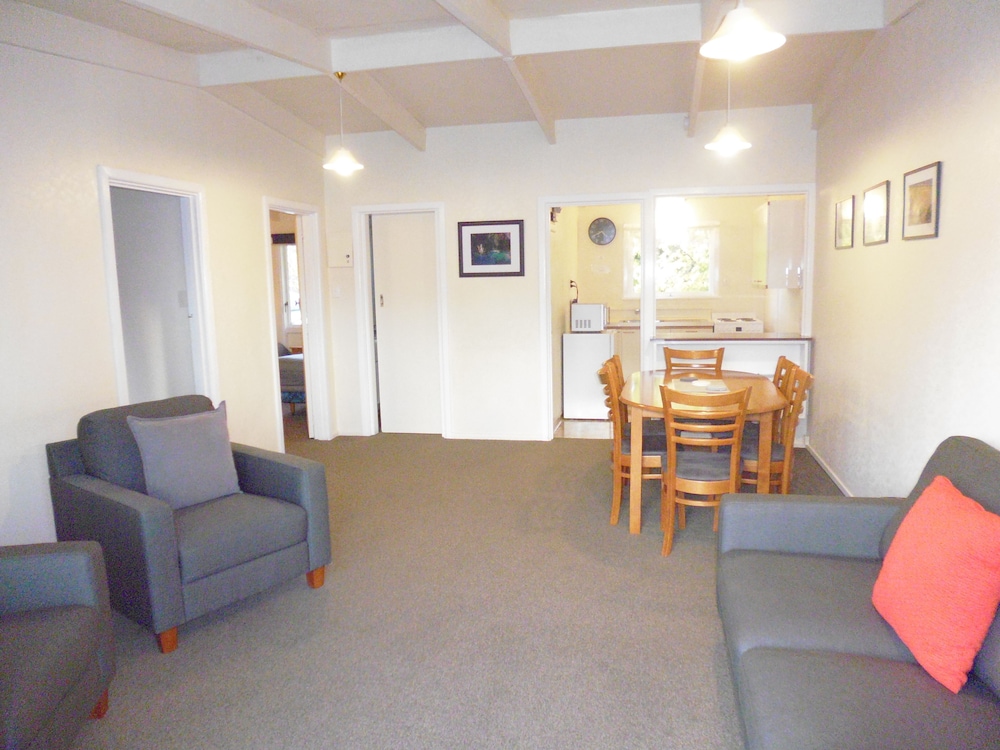 Spa Lodge Motel 28/49