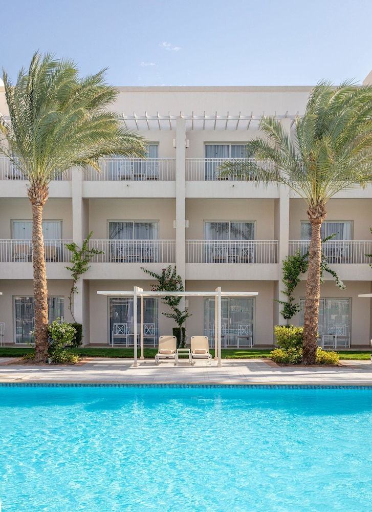 JAZ Aquaviva in MAKADI BAY - RED SEA
