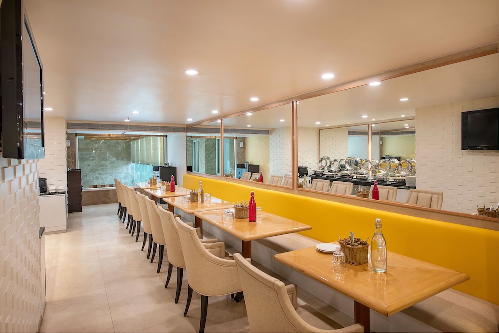 BloomSuites Ahmedabad 23/37