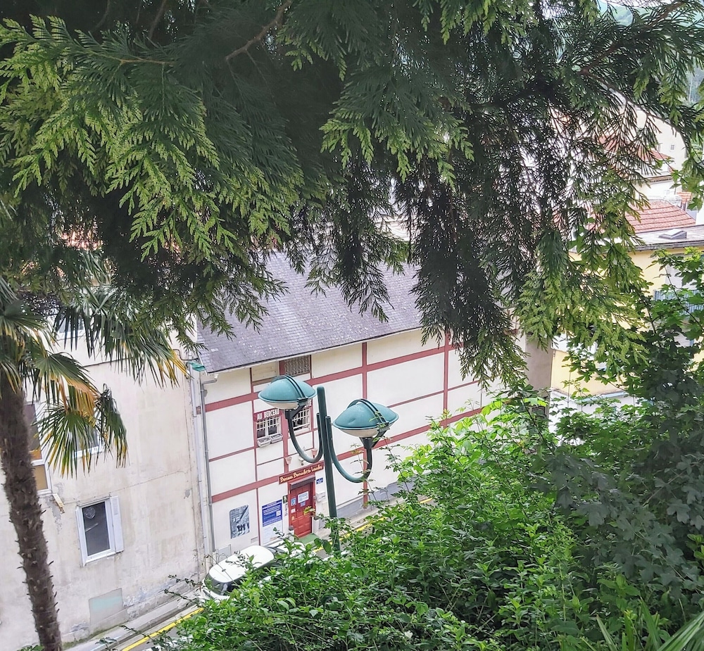 Au Berceau de Bernadette 42/48