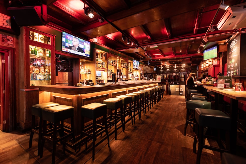 Durty Nellys Inn 37/50