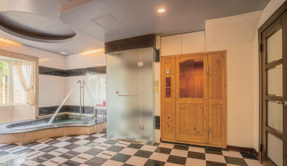 Regale Villa Hotel 39/73