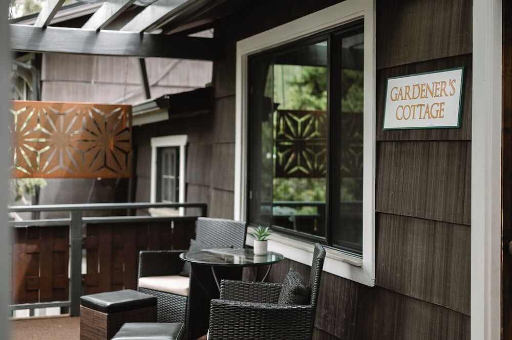 Highland Haven Creekside Inn 9/50